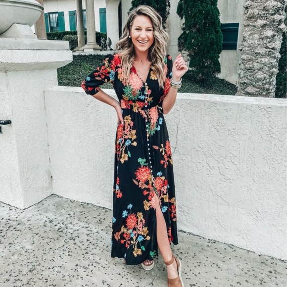 Milumia Dresses & Skirts - Milumia Vibrant Floral Maxi Dress